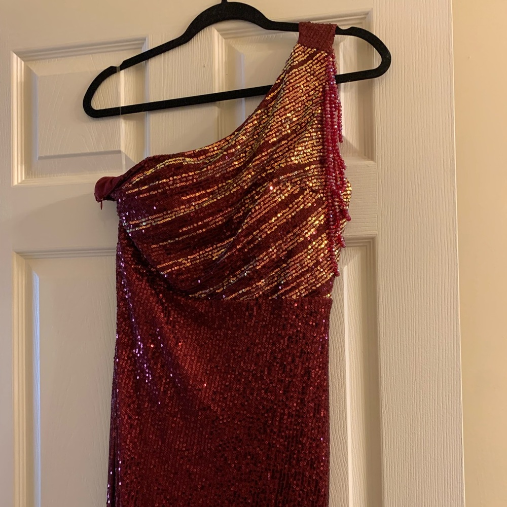 Hi! This is a fitted sequin formal dress - size 11(ish) - Picture 2 of 7